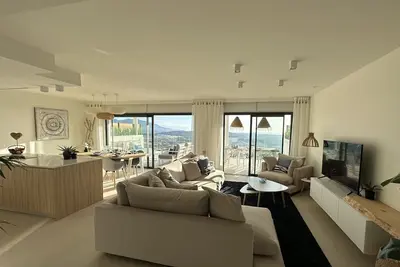 Image de OneHeights: Luxuriously equipped apartment in prime location with phenomenal view!