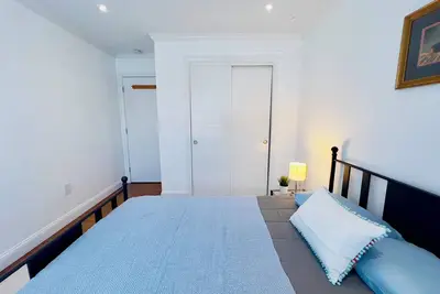 Image de The Season’s Luxe 2 Bedroom Pad, Center of Stamford