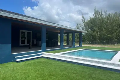 Image de Charming 4-bedroom house with boat dock and pool in welcoming Bootle Bay
