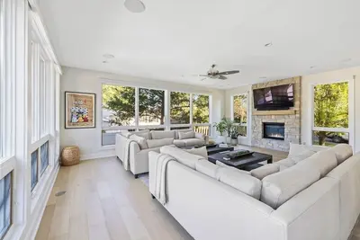 Image de Exquisite home w/ heated pool/rooftop deck/fire pit/short walk to town