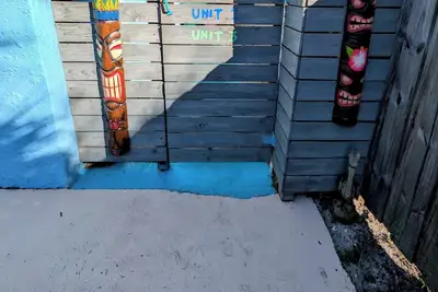 Image de Entire Multi-Unit Beach Property + Arcade + Colorful Comfortable Patio + Grills