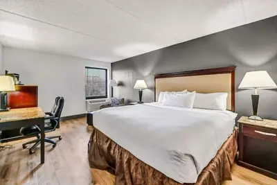 Image de \"Cozy Rooms with WiFi, Fitness Room & On-Site Restaurant\/Bar in Schaumburg \"