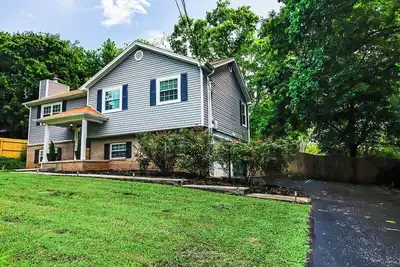 Image de New! Dogs Allowed \n4 bed / 3 bath / Office / Game Room