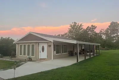Image de Charming 3-bedroom cabin in wonderful Theodosia with Tiki Bar