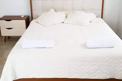 Image de Ocean Breeze Cozy Suite looking for the seawall