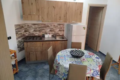 Image de Apartment 27 is bright and a stone's throw from the sea
