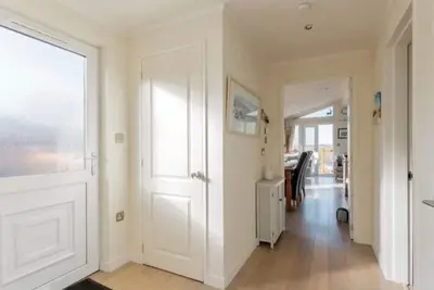 Image de Fuchsia Lodge, dogs stay free, luxurious lodge on Rockley Park, Poole Harbour