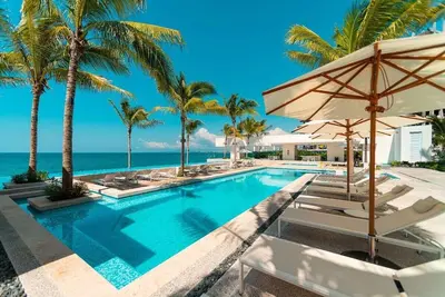 Image de Chic Beachfront Condo w/ Private Balcony and Amazing Ocean Views!
