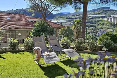 Image de Garden: lovely one-bedroom apartment finely renovated, Private garden and parking space