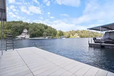 Image de Lakefront & Private dock with boat lift: 7 Hawks Loto (Lake of the Ozarks)