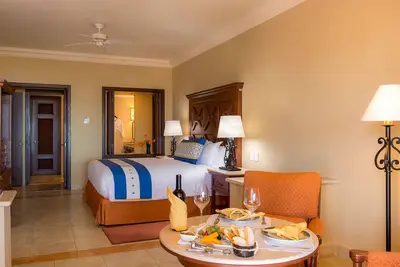 Image de Junior Suite @ Pueblo Bonito Sunset Beach  May 24-31  Week 2: June 07 - 14