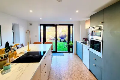 Image de Pass the Keys | Family Home with Sunny Garden and Free Parking