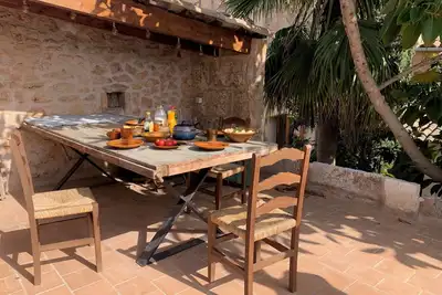 Image de Calm oasis in the center of town