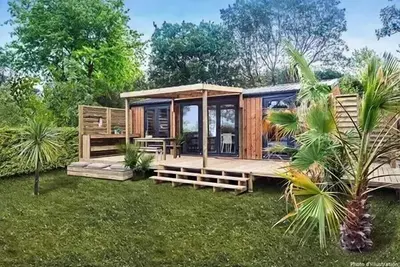 Image de Mobilheim • Terrasse mit tropischer Dusche