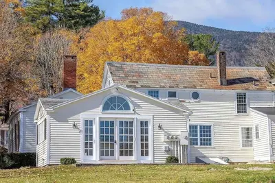 Image de Manchester Renovated Historic 3 Bed, 3 Bath Mountain View, Large Yard