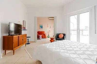 - Central Athens Gem - Top Floor Acropolis View Bright Spacious Flat