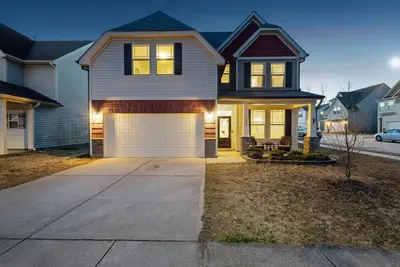 Image de Spacious 3-Br Retreat | Downtown | Sleeps 6 | Nc
