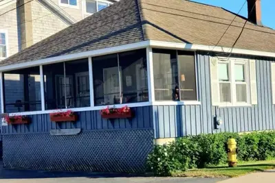 Image de The Rose Cottage, Charming Old Orchard Beach Cottage 25 Steps to Beach