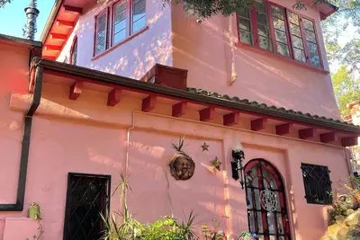 Image de Magical Castle with 2 bedrooms and WiFi, fitness room in perfect Topanga