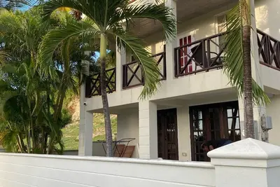 Portzvue Charming 2-bedroom apartment with WiFi, Ac nestled in St. Peter
