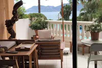 Image de T2 Face Mer Cannes \nGrande Terrasse - Piscines - Parking\nMer à 30m.