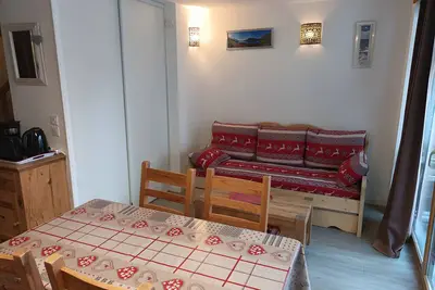 Image de Appartement 'Les Chalets De La Vanoise N°4208' avec vue sur montagne et balcon