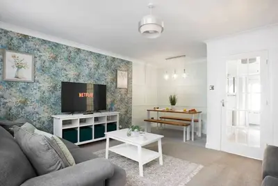 Image de uSnooz | Charming Huddersfield Home with Garden