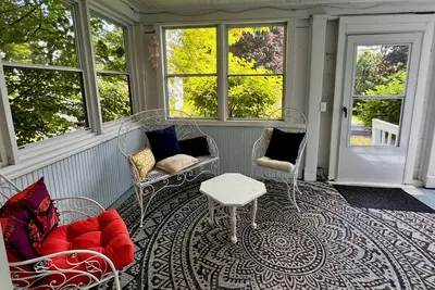 Image de Sunny 2-bed House in Downtown Lenox with WiFi and Ac, Kitchenette