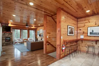 Image de Smoky Sanctuary - Incredible 6 Br with pool and views