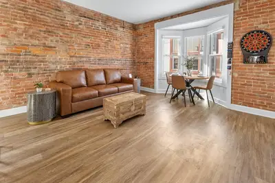 Image de Top Floor - Mass Ave in Heart of Indy with Balcony