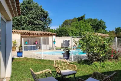 Image de Villa provençale climatisée avec piscine, idéal pour les familles