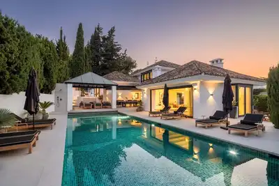 Image de 4-Bedroom Villa Interni, Nueva Andalucia, Marbella