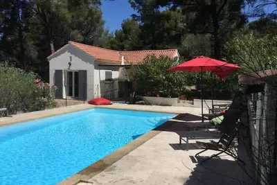 Image de Maison de Vacances à la Ciotat dans la nature avec piscine Partagée et jardin