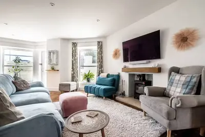 Image de Cosy beachfront apartment with private garden