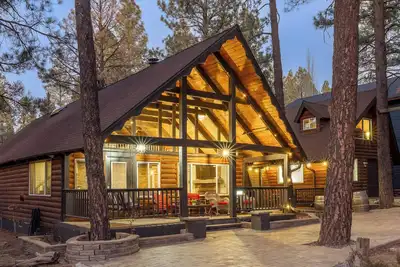 Image de Rustic Log Cabin in Munds Park