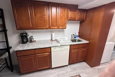 Chic 2-bedroom apartment with WiFi, Ac in charming Warwick