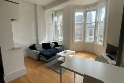 The Hepworth Chambers Stylish 2-Bedroom Apartment in Leeds City Centre Location