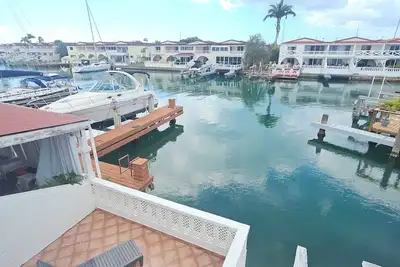 Image de Modern Waterfront Oasis Jolly Harbour, Sleeps 5