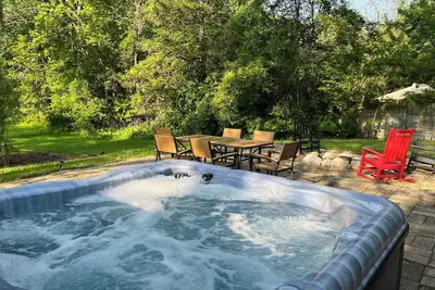 Image de Sawyer Home With Hot Tub! Two Night Summer Min!