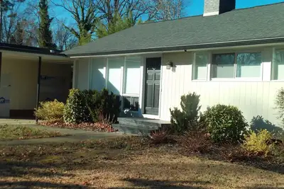 Image de Charming 3-bedroom house with WiFi, Ac in beautiful Greensboro