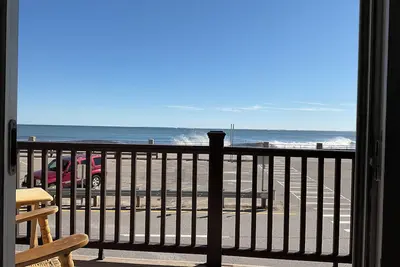 Image de Quiet, spacious renovated 2 bd, 2 bath condo with stunning ocean views