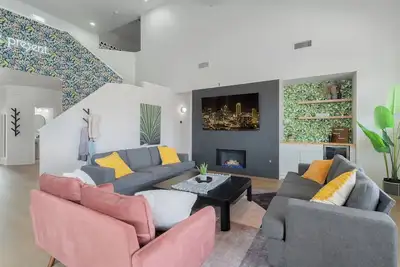 Image de Modern Grand Prairie Retreat w/ Pool • Game Room • -10 Min to Stadiums & More