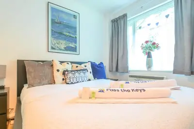 Pass the Keys | Roundhay Retreat-Family Home next to Roundhay Park