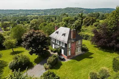 Image de Completely renovated historic vacation home with large garden in Normandy