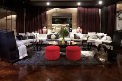 Image de Design Villa in Trendy Neighborhood