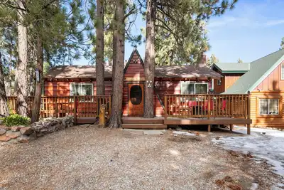 Image de Cozy Cabin 5 mins walk to Boulder Bay Park & Lake/Sledding/ Hiking, Family Fun!