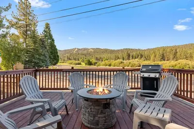 Image de Summit Base Camp + Ski Slope & Golf Course Views