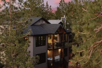 Image de Custom Build 2 Mil Lux Cabin Games + Spa + Views!