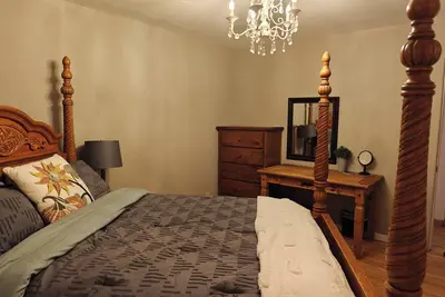 Image de Princess Rental - 3 Bedroom, 2 bath house with office and a large backyard!