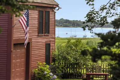 Image de Beautiful Waterfront Home, Walk To Town - In Charming Orleans! New Pricing! !